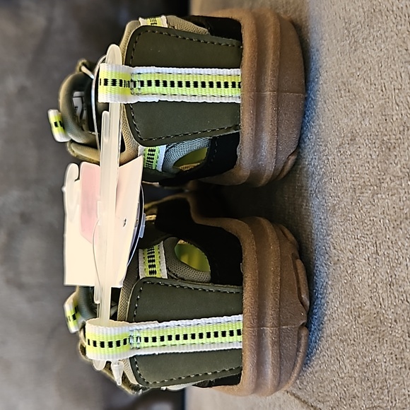 NWT OshKosh B'gosh Toddler Boy's Everplay Flexible Outsole Bump Sandals: 5T - Picture 7 of 9